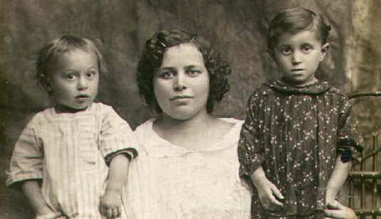 Dora, Shirley and Phil, 1922