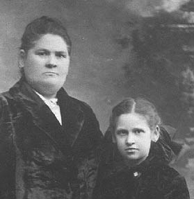 hh-Betty-Friedman-Faberman-with-mother-Rachel-1913