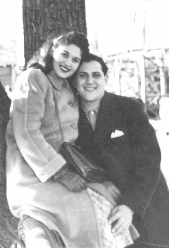 1942-30jpg-honeymoon.jpg (34011 bytes)