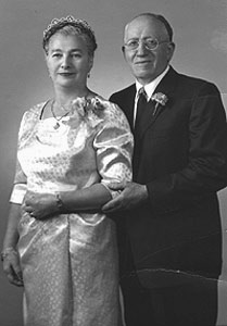Roshka and Shimsel on their 50th wedding anniversary 