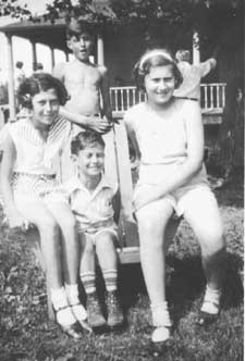 ShGel-Mollie-2Caines-whole13k.jpg (12757 bytes)