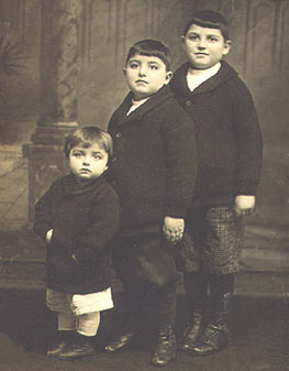 3bros-15k-263w-237h.jpg (15503 bytes)