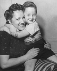 April-hugs-mom-7k-185w-230h.jpg (6970 bytes)