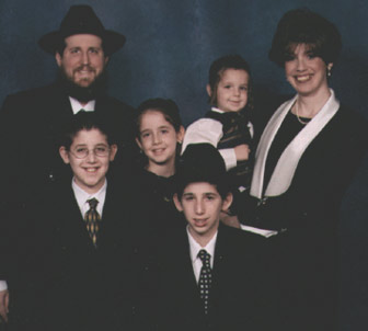 dovid-hue-336x302h-15k.jpg (15560 bytes)